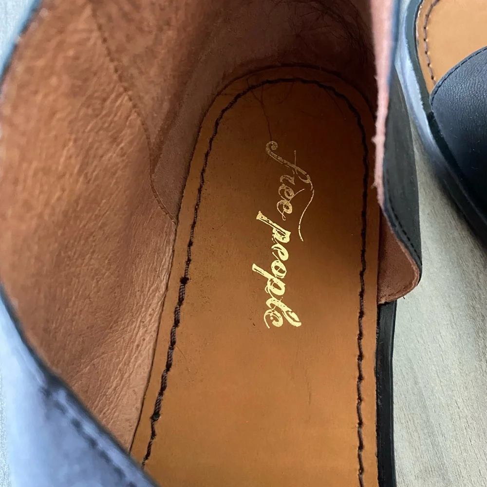 Free people Mont Blanc sandals the color is like a dark grayish black - Picture 9 of 12